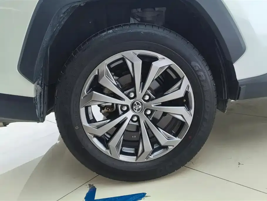 Toyota RAV4 2023 из CN, фото 8