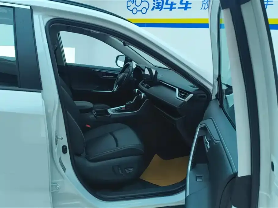 Toyota RAV4 2023 из CN, фото 7