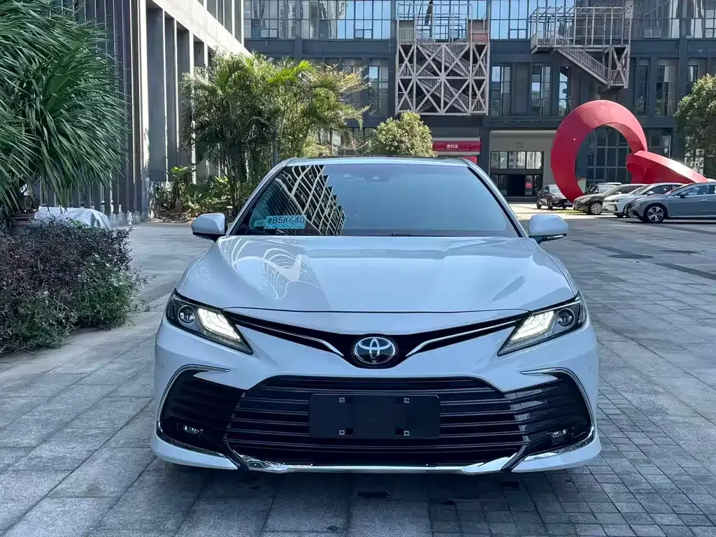 Toyota Camry — фото 7