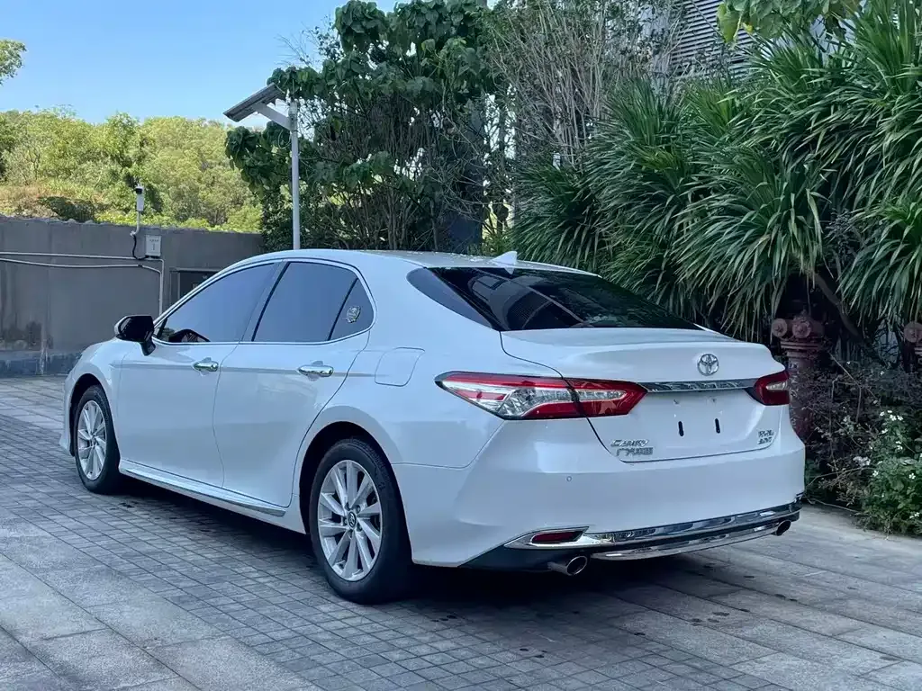 Toyota Camry — фото 10