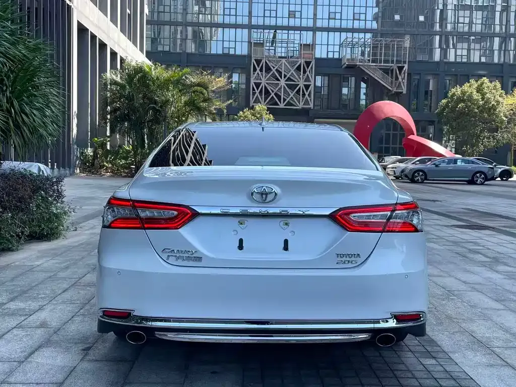 Toyota Camry — фото 5