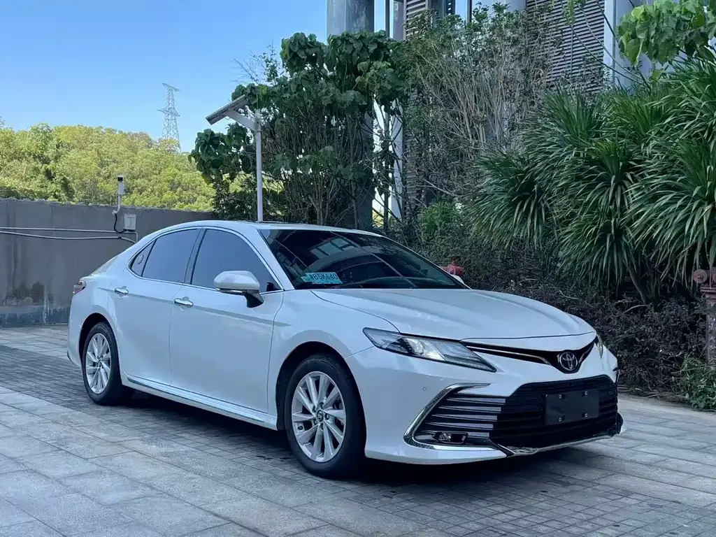 Toyota Camry — фото 4