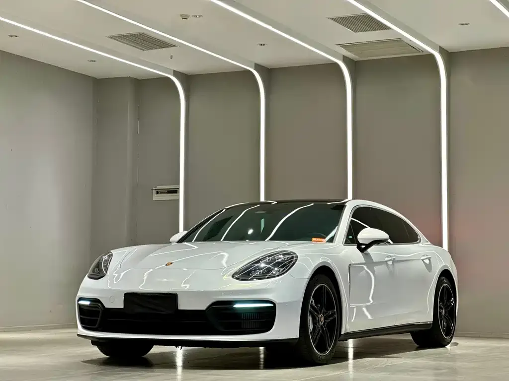 Porsche Panamera — фото 1