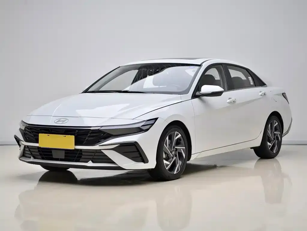 Hyundai Elantra — фото 1