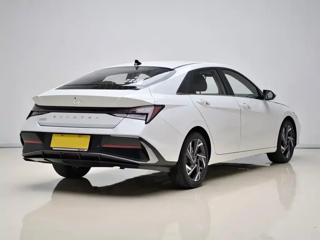 Hyundai Elantra — фото 3