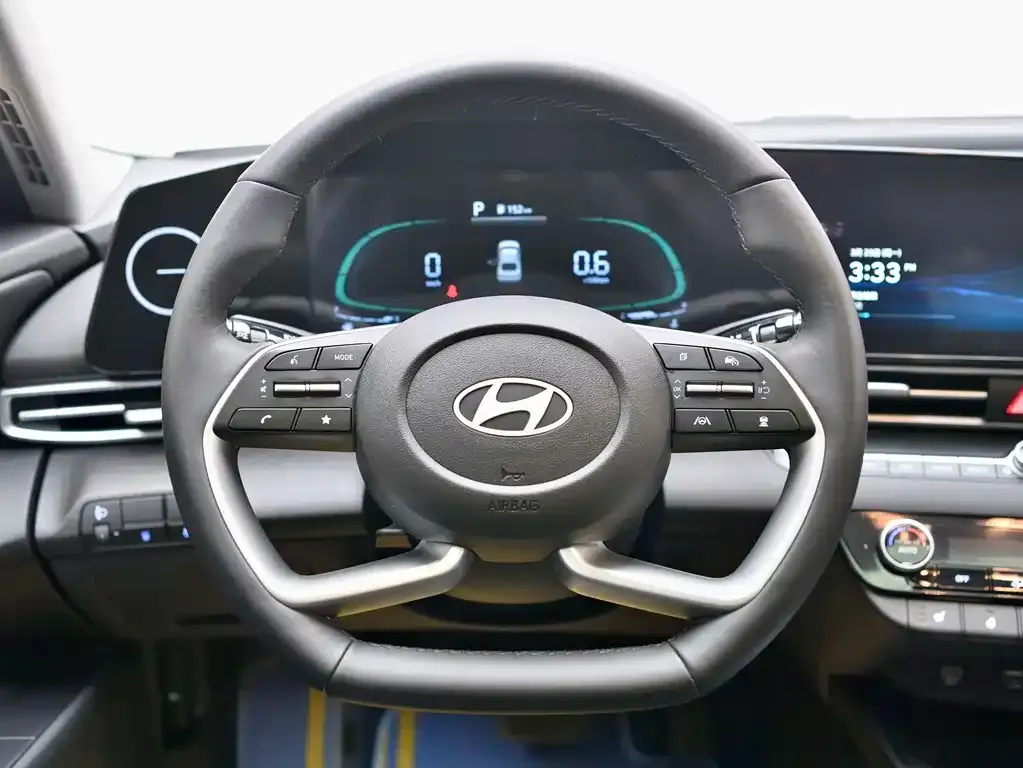 Hyundai Elantra — фото 7