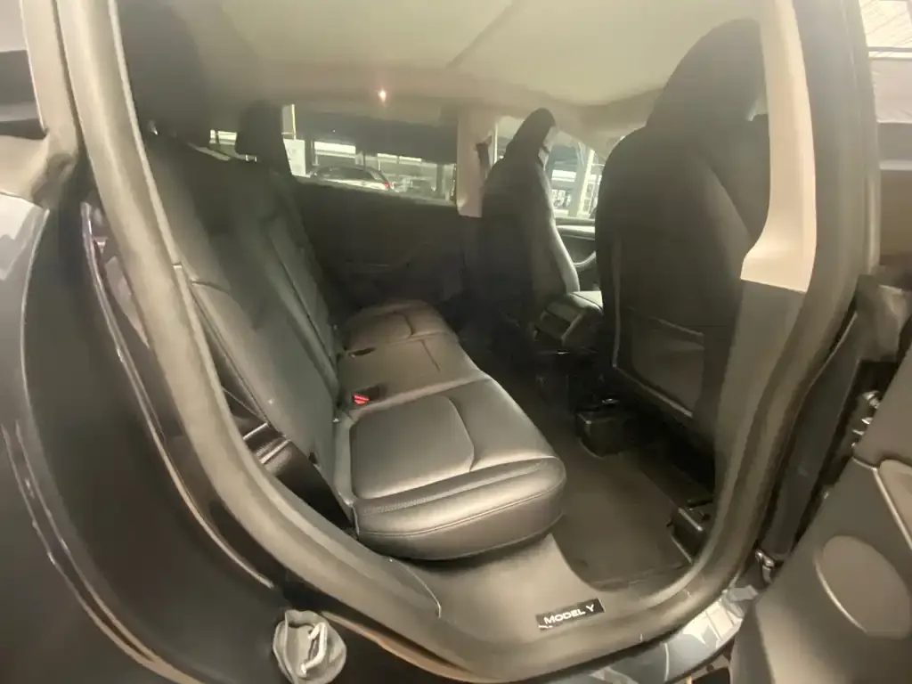 Tesla Model Y 2024 из CN, фото 2