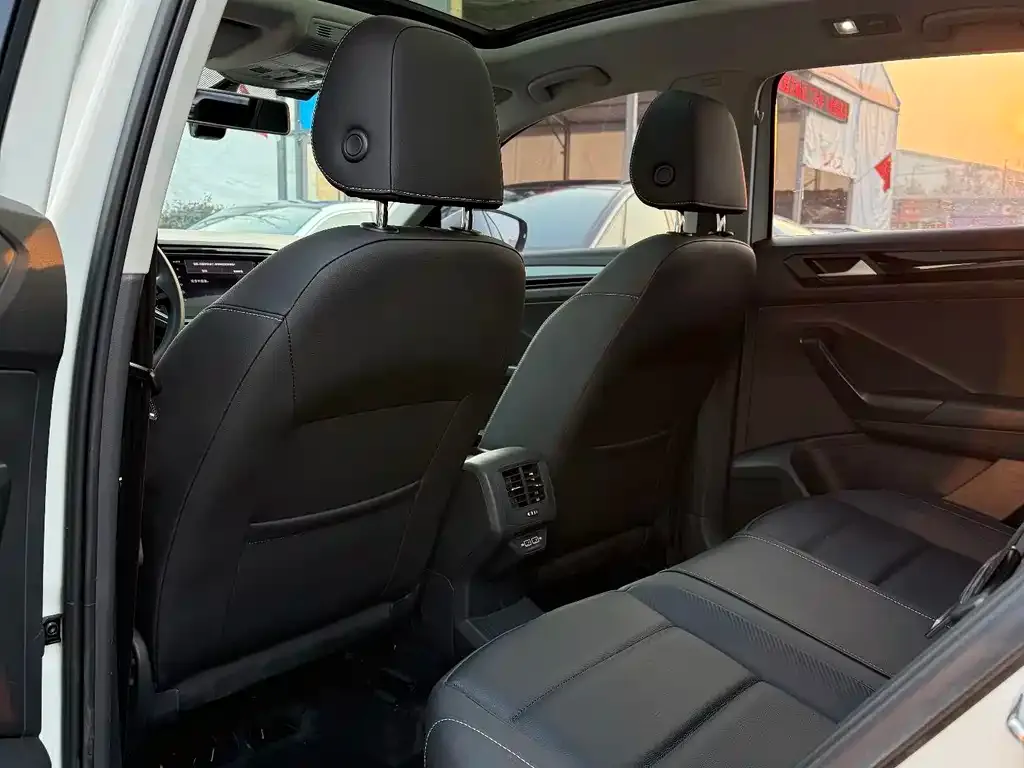 Volkswagen T-Roc 2021 из CN, фото 2