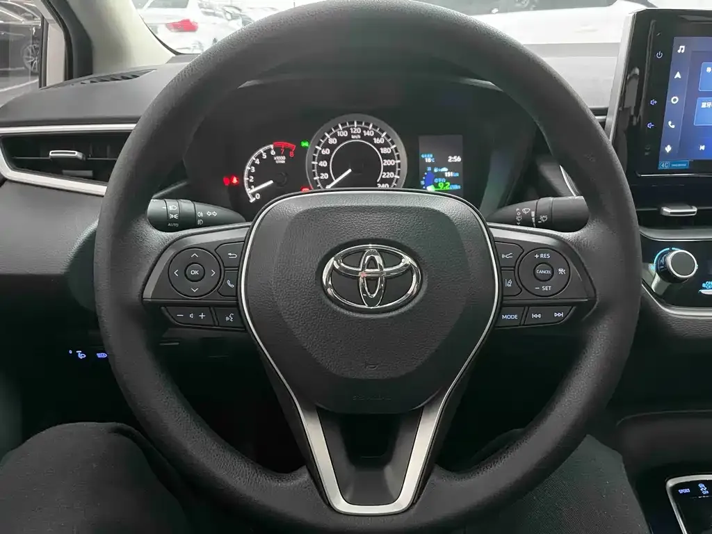 Toyota Corolla — фото 7