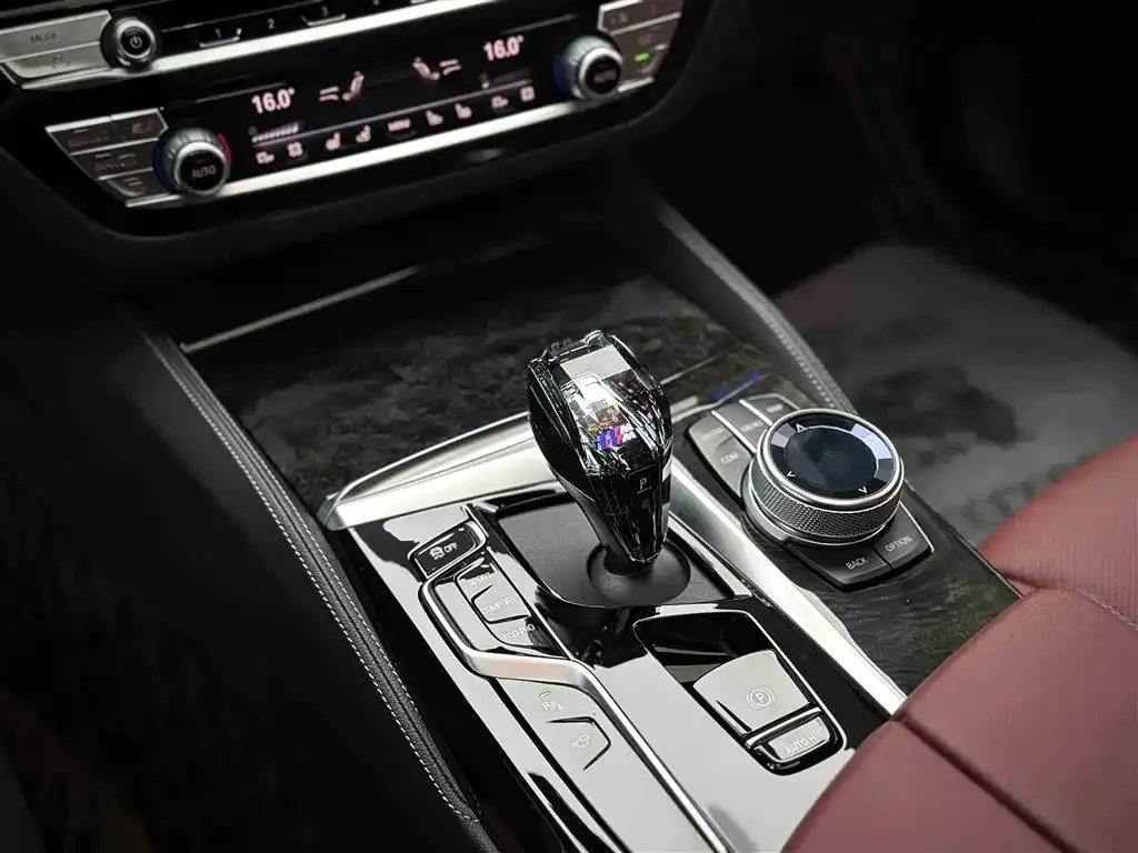 BMW 5 Series 2022 из CN, фото 8