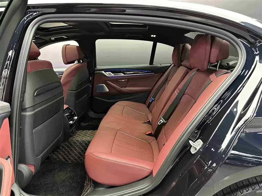 BMW 5 Series 2022 из CN, фото 5