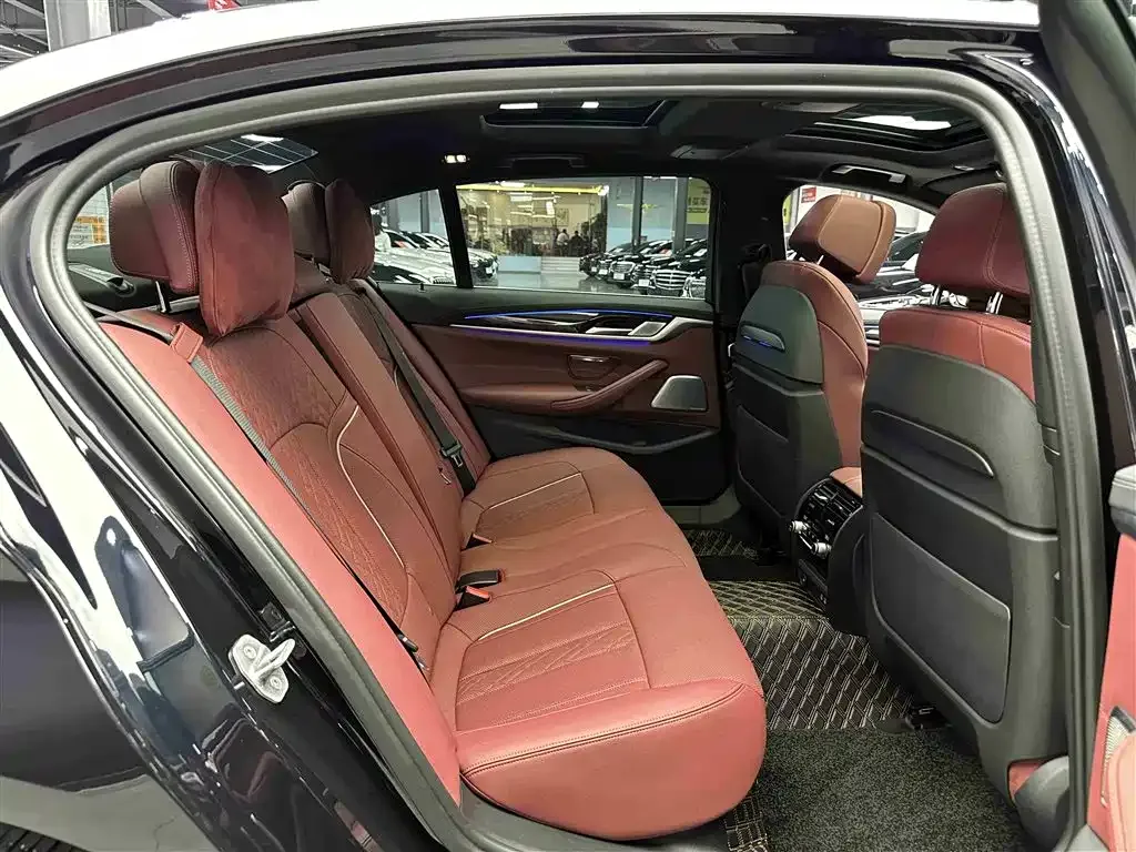 BMW 5 Series 2022 из CN, фото 2
