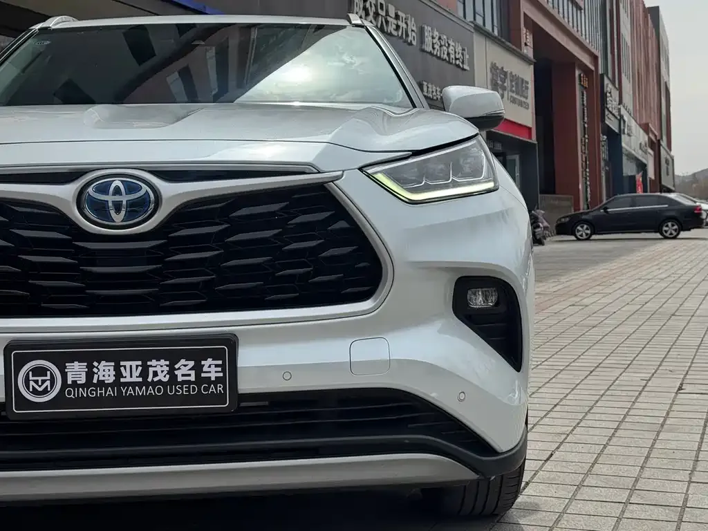 Toyota Highlander — фото 2