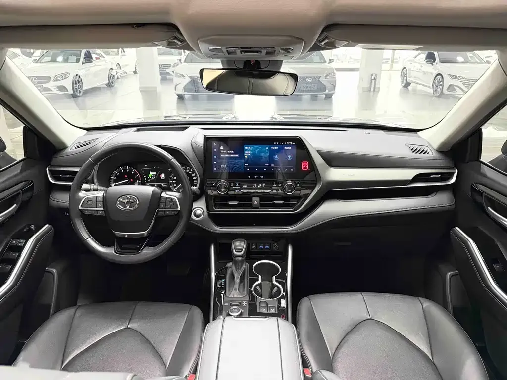Toyota Highlander — фото 10