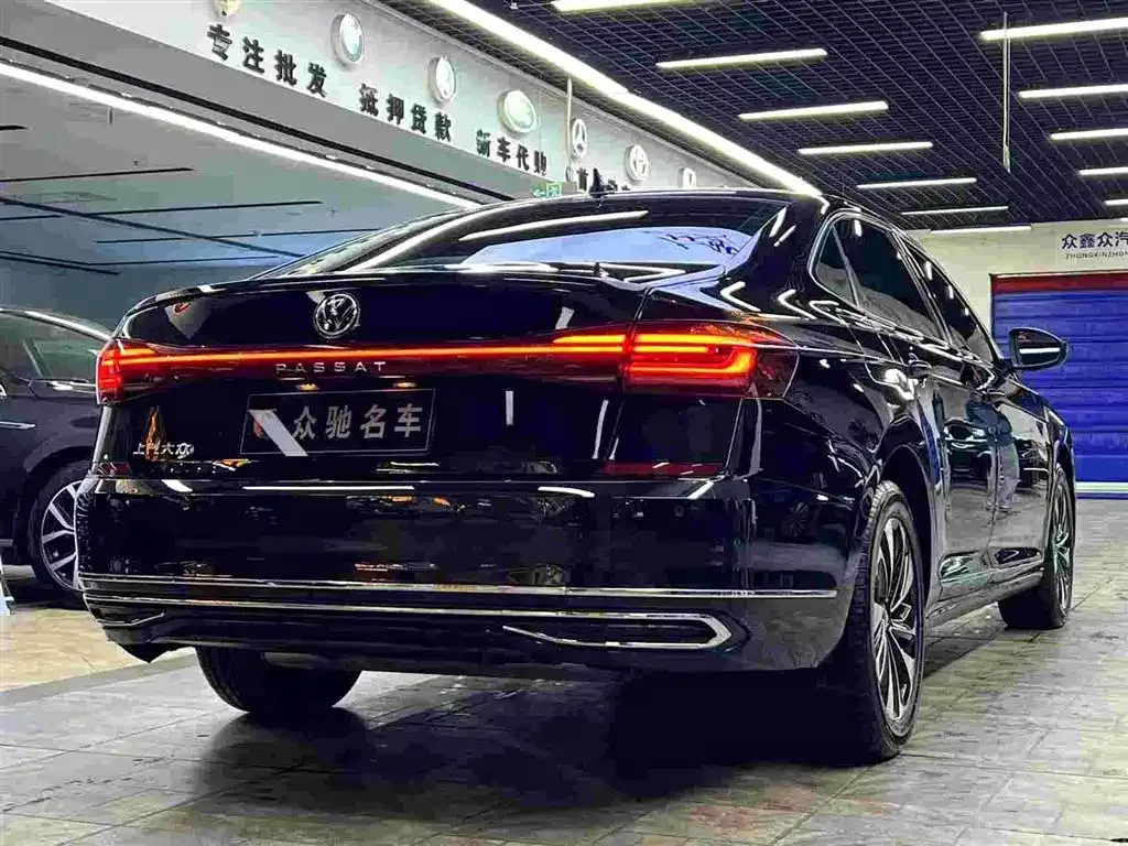 Volkswagen Passat — фото 6