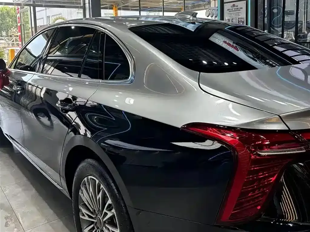 Hongqi H5 — фото 10