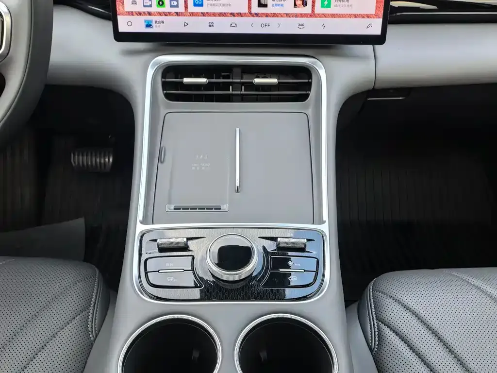 Geely Galaxy L6 — фото 6