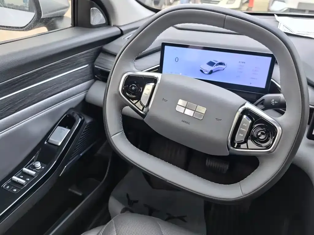 Geely Galaxy L6 — фото 4