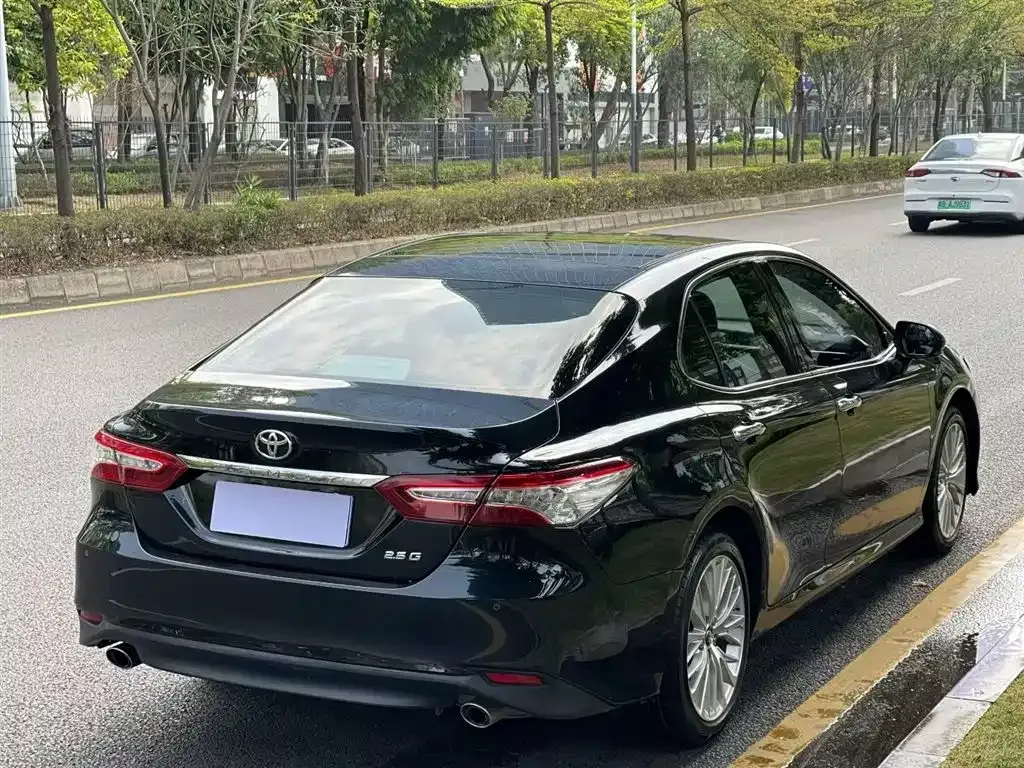 Toyota Camry — фото 8