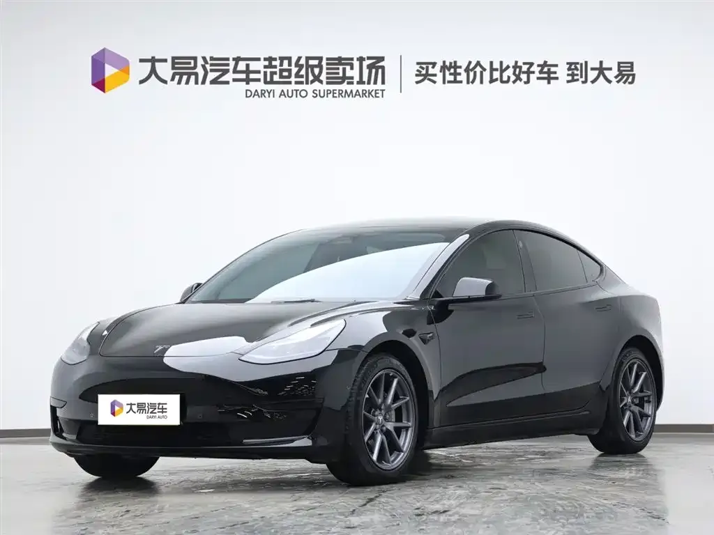 Tesla Model 3 — фото 1