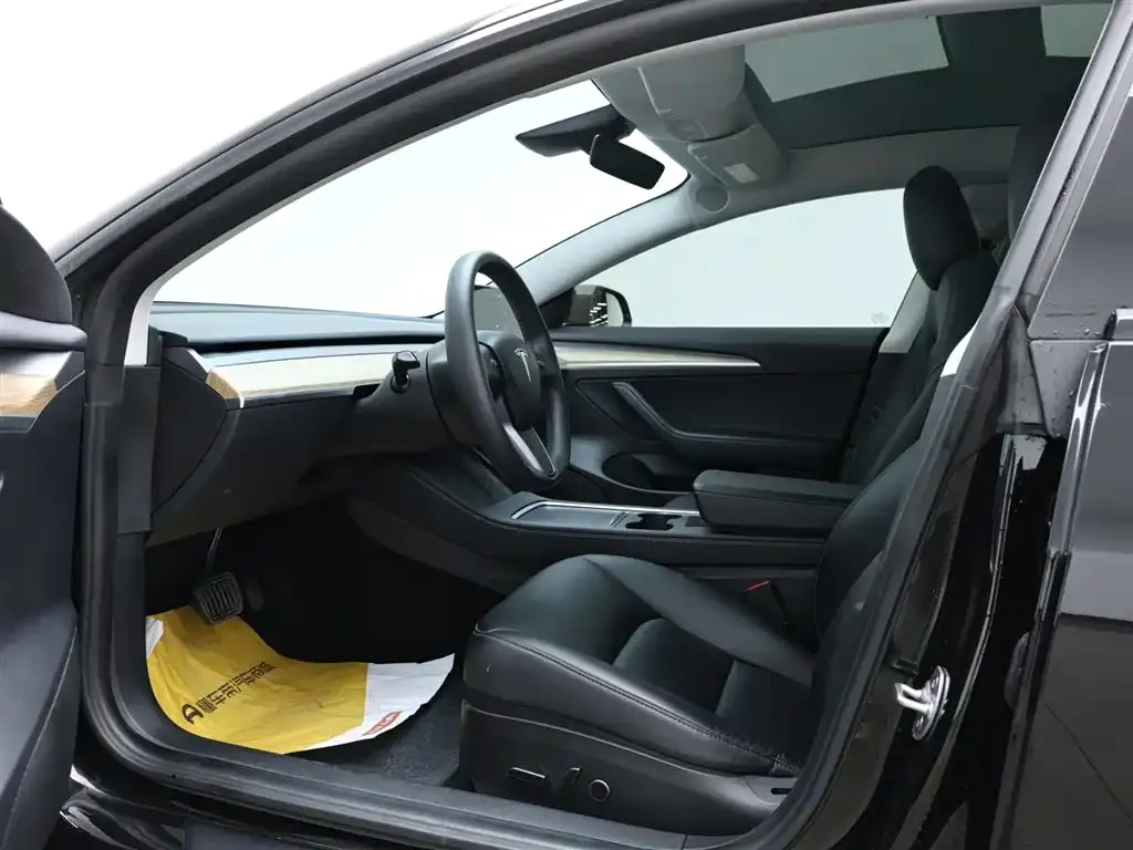 Tesla Model 3 — фото 10