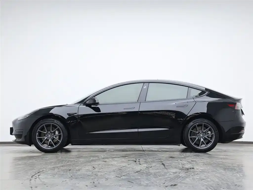 Tesla Model 3 — фото 8