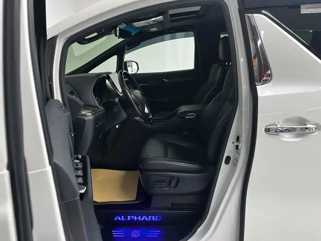 Toyota Vellfire — фото 7