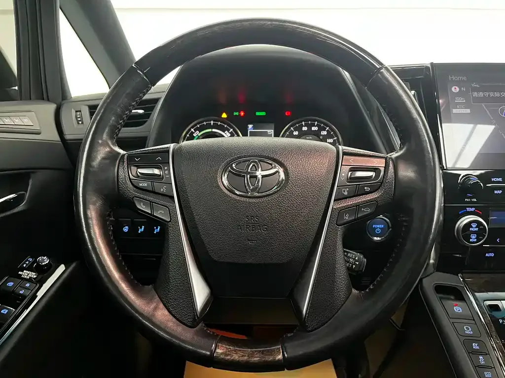 Toyota Vellfire — фото 10