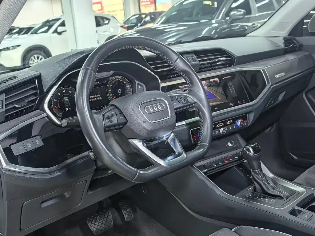 Audi Q3 2023 из CN, фото 3