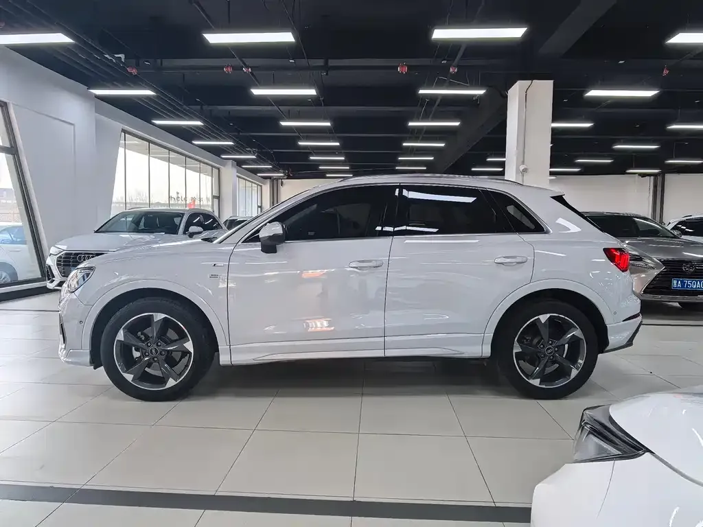 Audi Q3 2023 из CN, фото 4