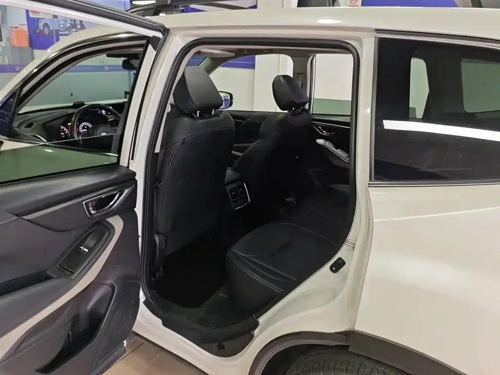 Subaru Forester — фото 8