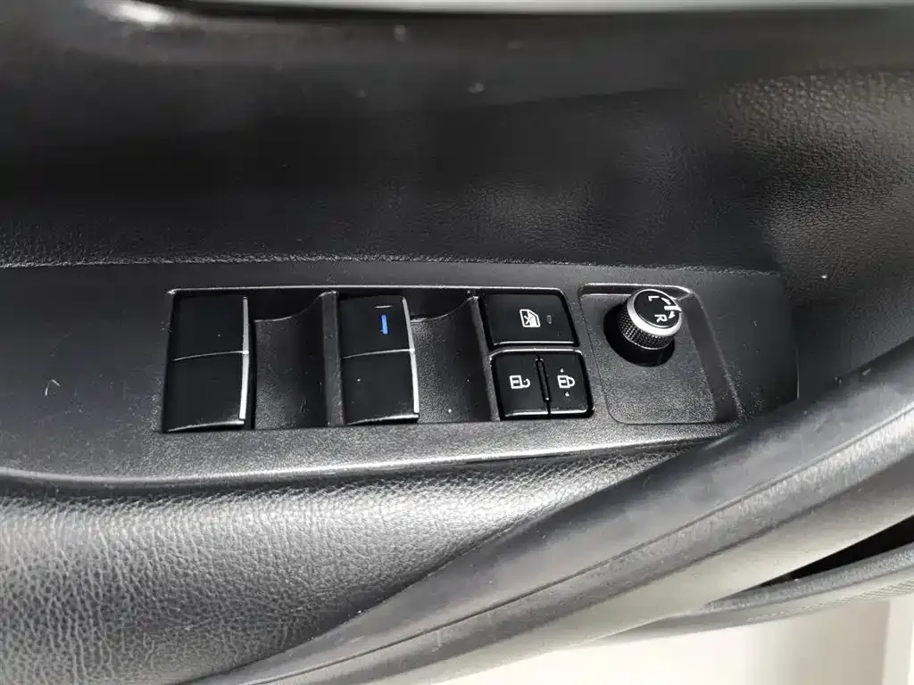 Toyota Corolla 2023 из CN, фото 9