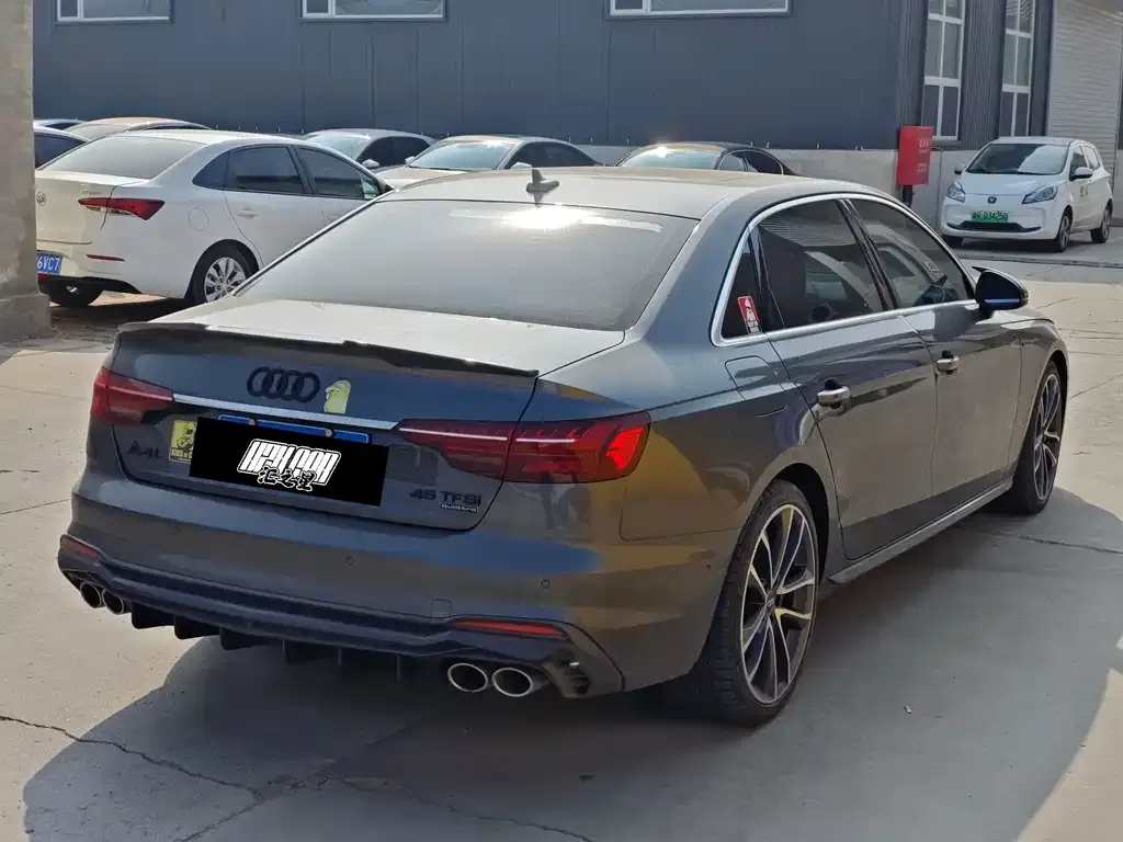 Audi A4L 2021 из CN, фото 2