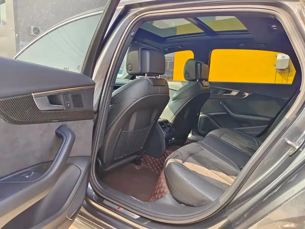 Audi A4L 2021 из CN, фото 6