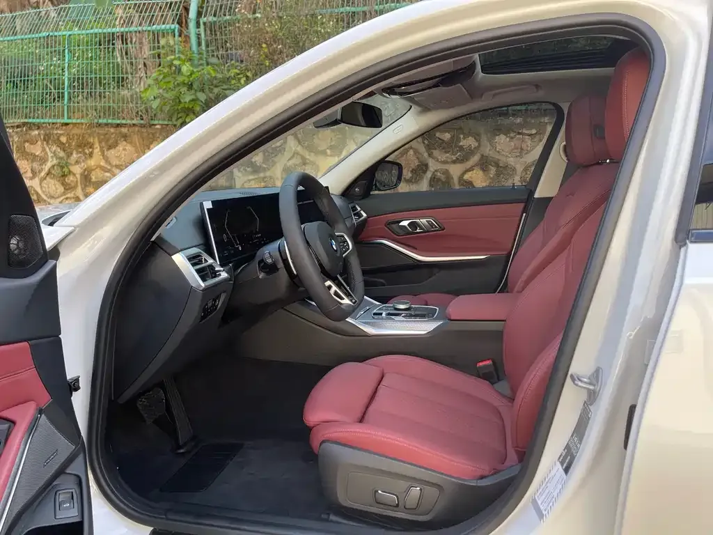 BMW 3 Series 2025 из CN, фото 2