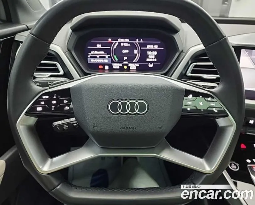 Audi Q4 e-tron — фото 2
