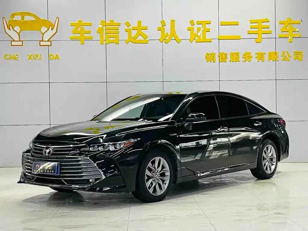 Toyota Avalon — фото 1