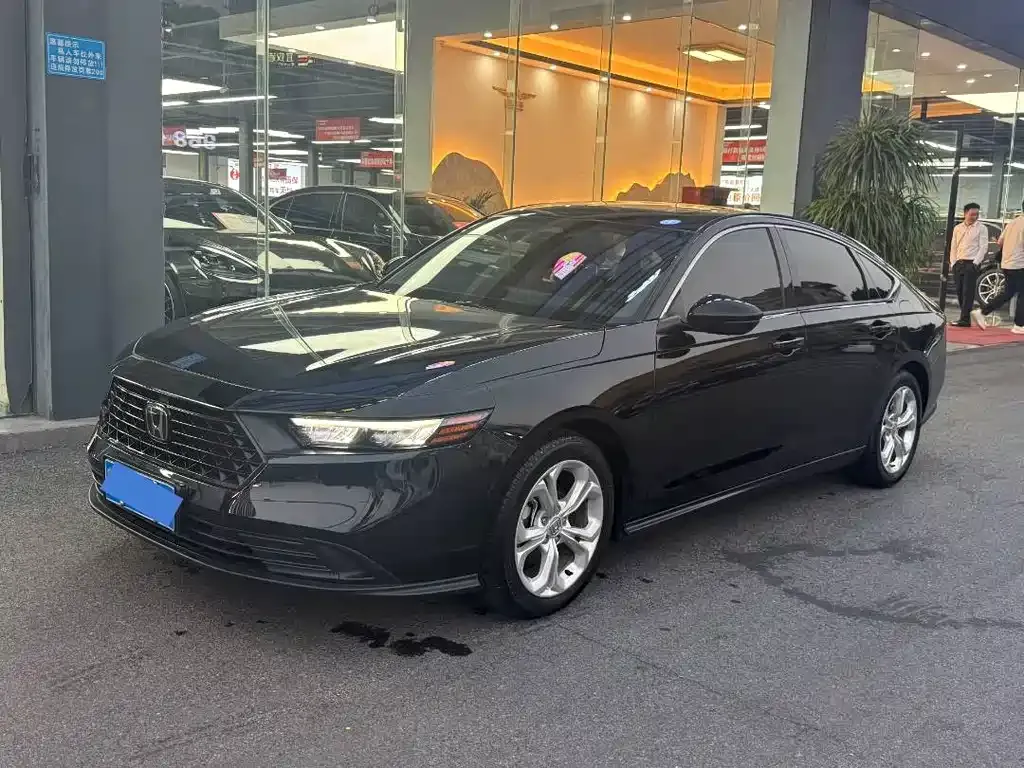 Honda Accord — фото 1