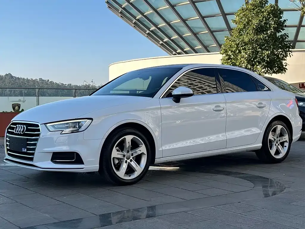 Audi A3 — фото 1