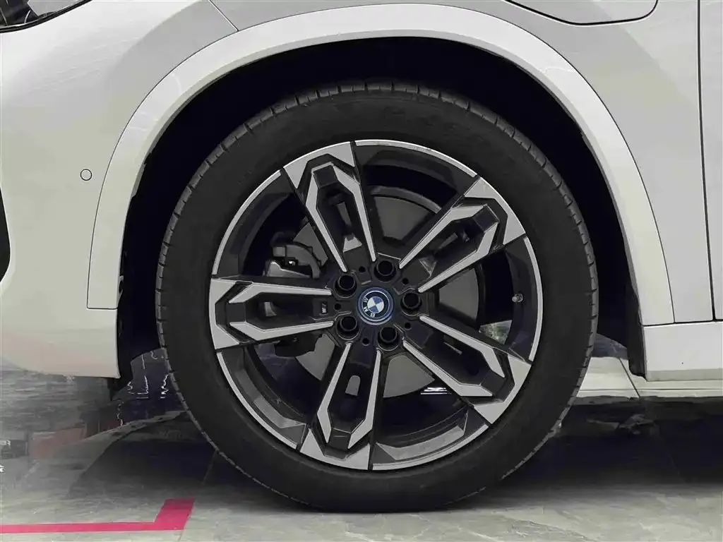 BMW iX1 2025 из CN, фото 7