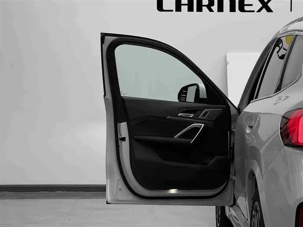 BMW iX1 2025 из CN, фото 2