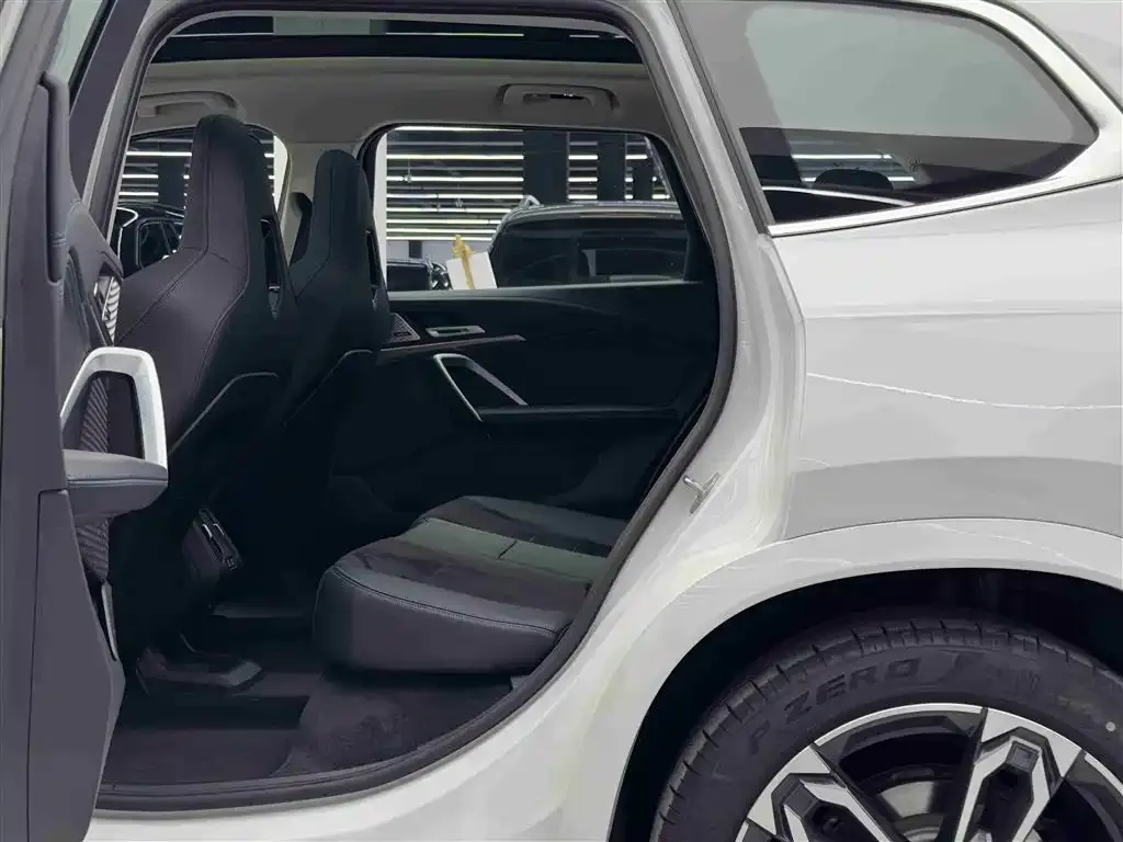 BMW iX1 2025 из CN, фото 5