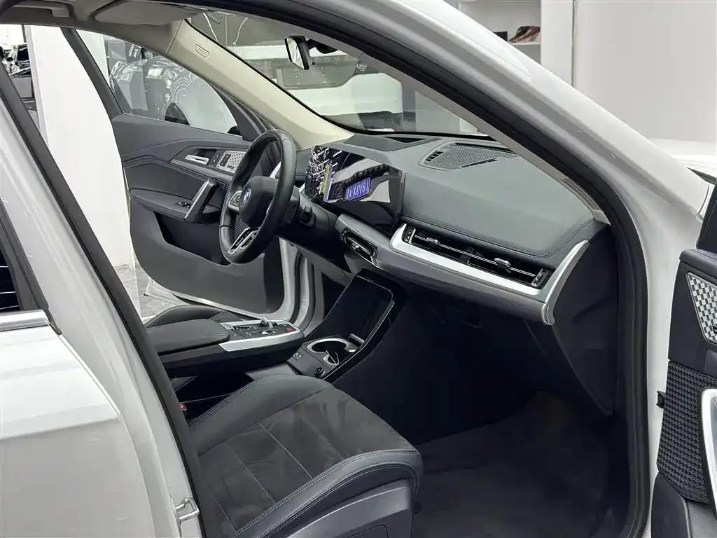 BMW iX1 2025 из CN, фото 6