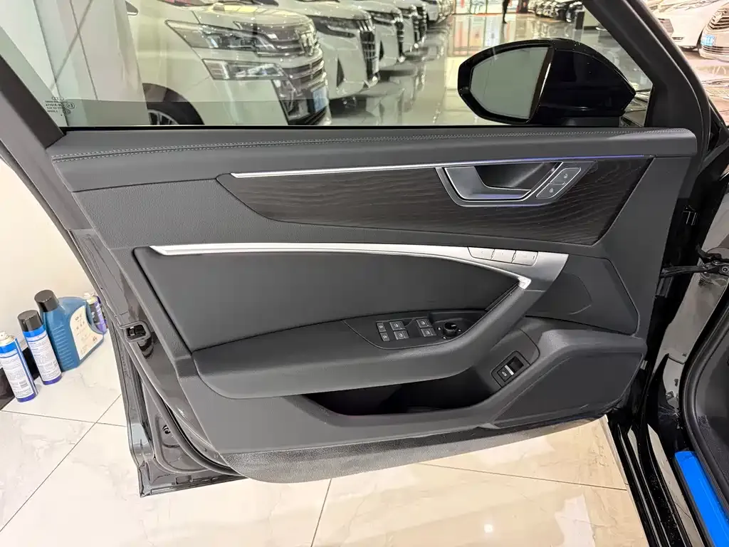 Audi A6L 2024 из CN, фото 8