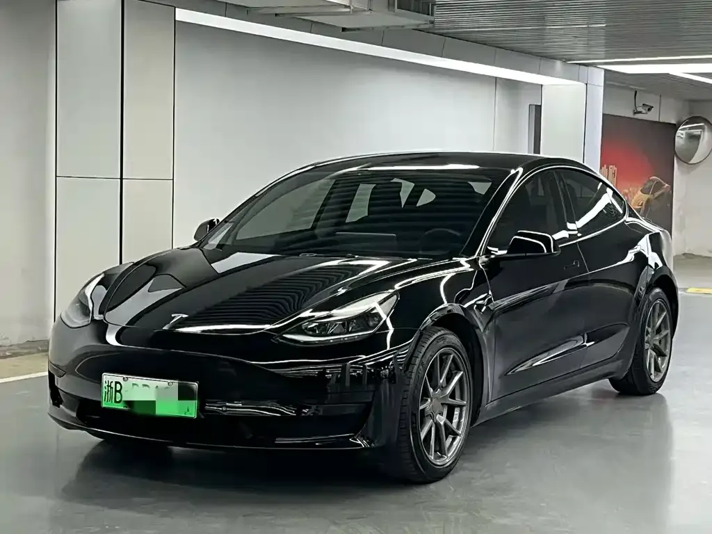 Tesla Model 3 — фото 1