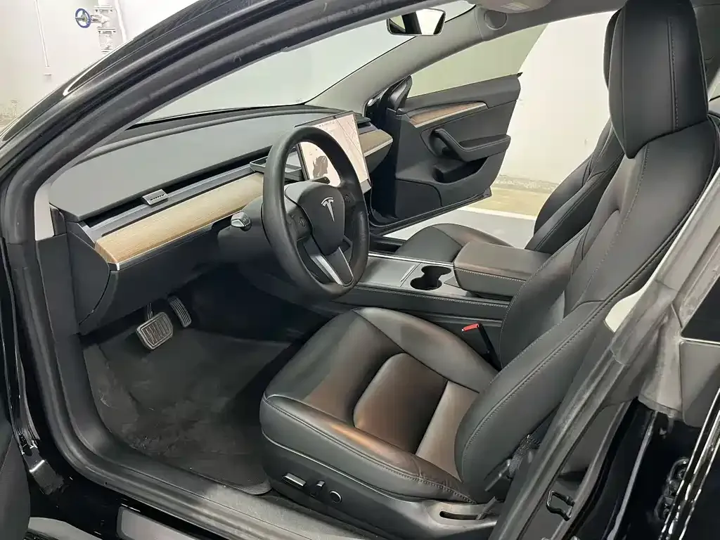 Tesla Model 3 — фото 9
