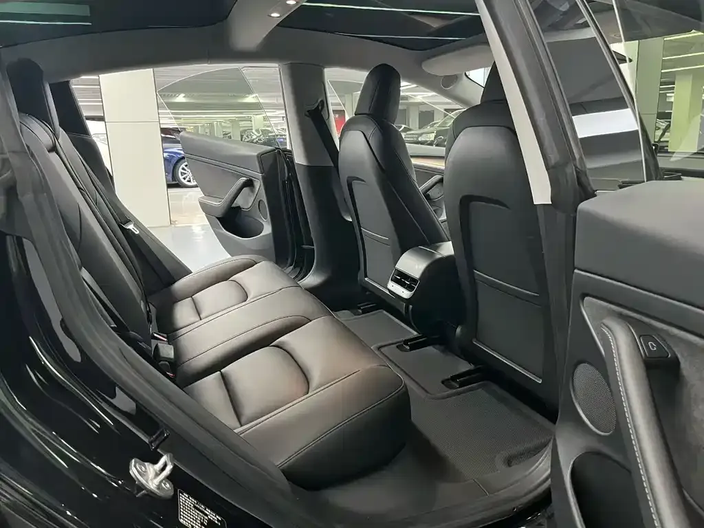 Tesla Model 3 — фото 6