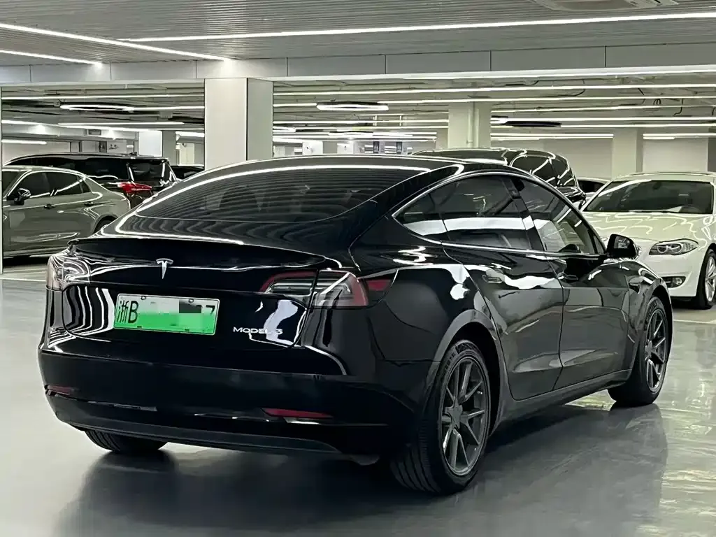 Tesla Model 3 — фото 2