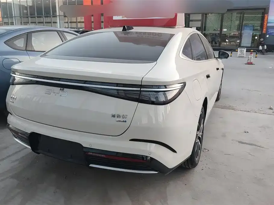 BYD Seal 07 DM-i — фото 8