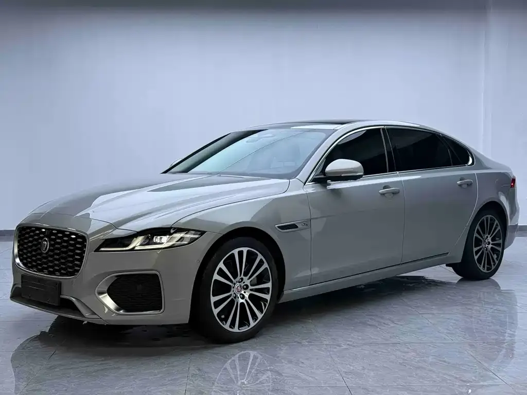 Jaguar XFL — фото 1